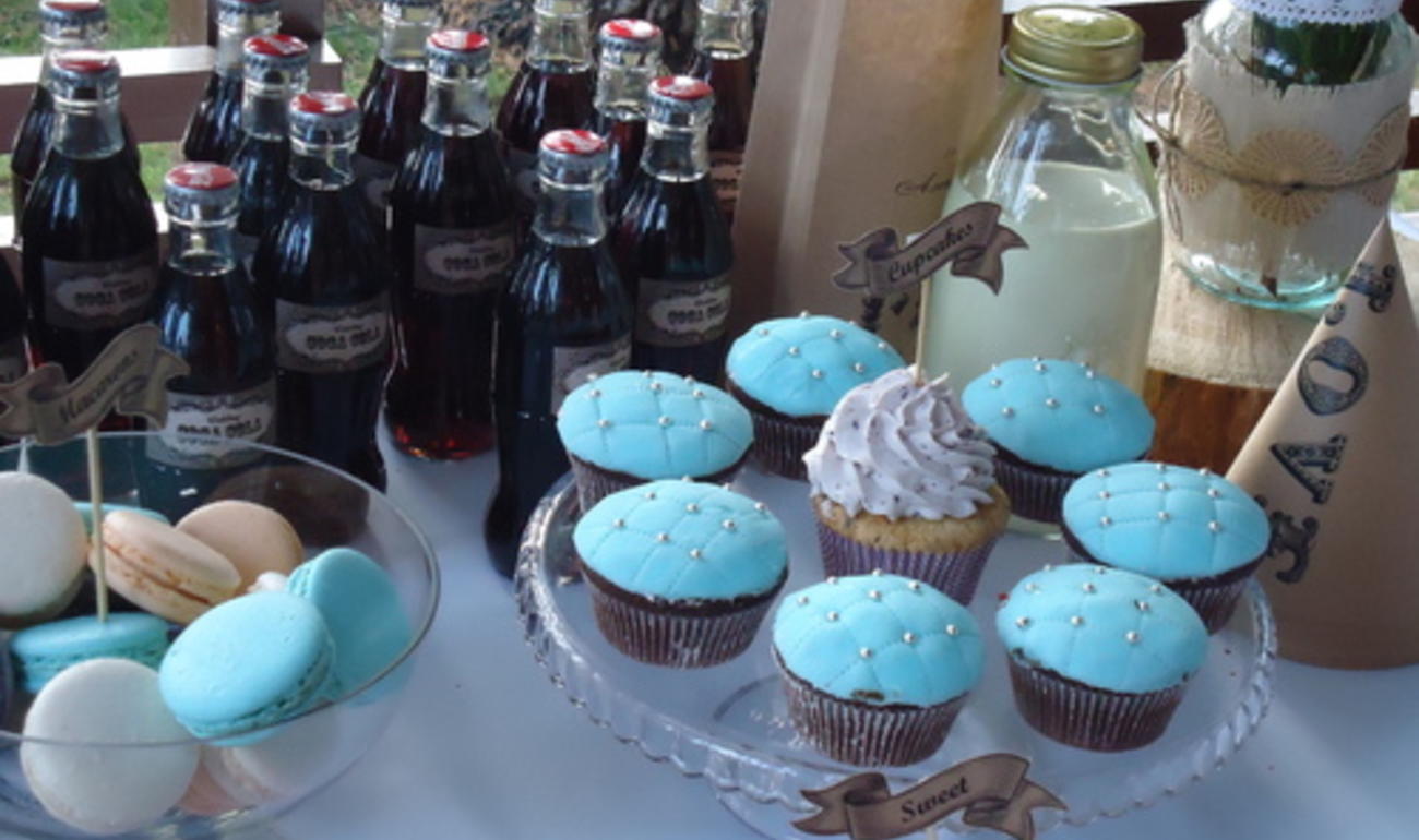 Поздравить женщин в офисе в кейтеринг-компании «Хоум Сервис+»