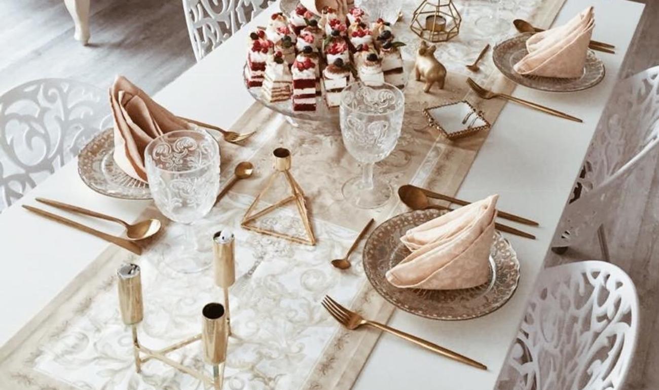 Поздравить женщин в офисе - Fresh Fantasy