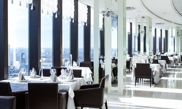 Панорамный ресторан Vertical: вид на город с высоты птичьего полета