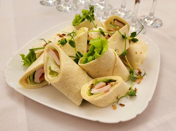 Мини тако с копченой курицей