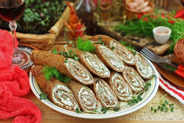 Рулетики из сырного блинчика Рулетики из сырного блинчика