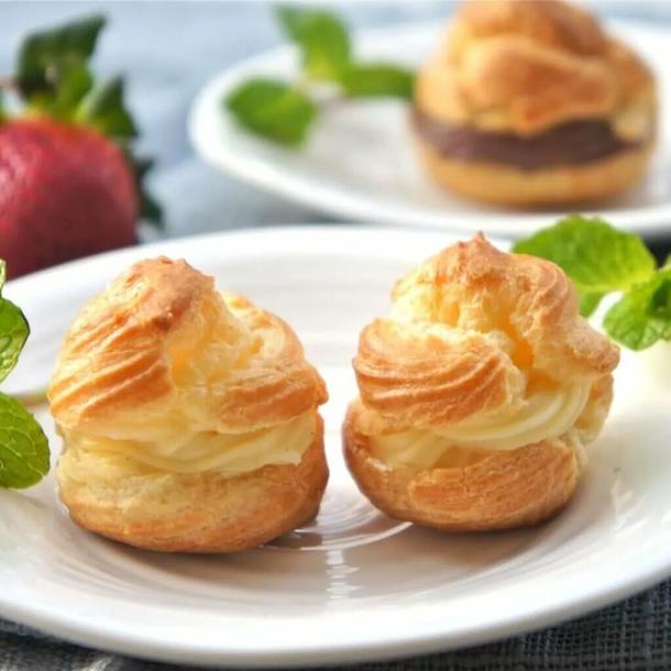 Профитроль с муссом из кураги и голубым сыром Профитроль с муссом из кураги и голубым сыром