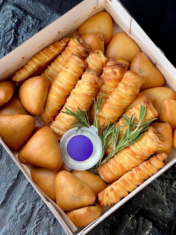 Бокс из вкуснейших мини пирожков, М (30шт) Бокс из вкуснейших мини пирожков, М (30шт)