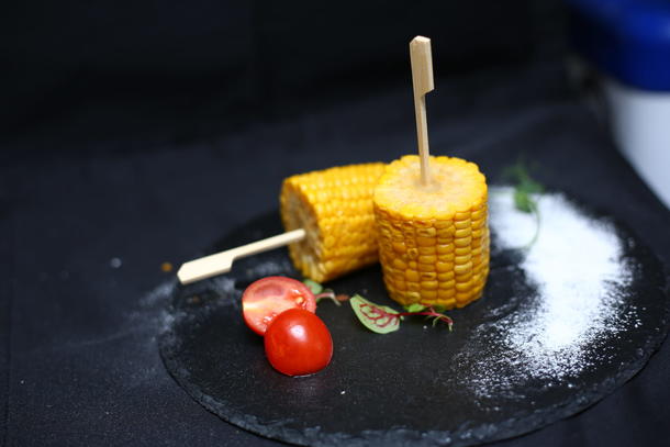Сладкая кукуруза на палочке, 2 шт. Сладкая кукуруза на палочке, 2 шт.