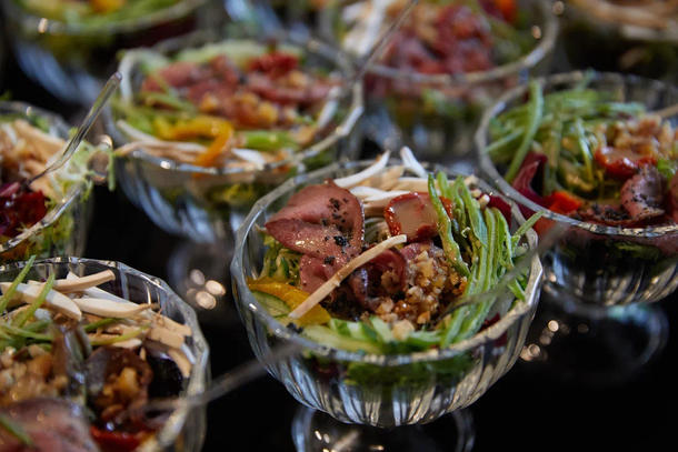 Теплый салат с ростбифом