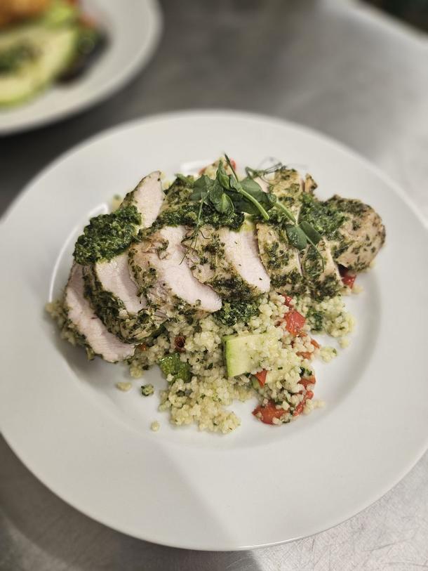 Филе индейки с кускусом и овощным рататуем Филе индейки с кускусом и овощным рататуем