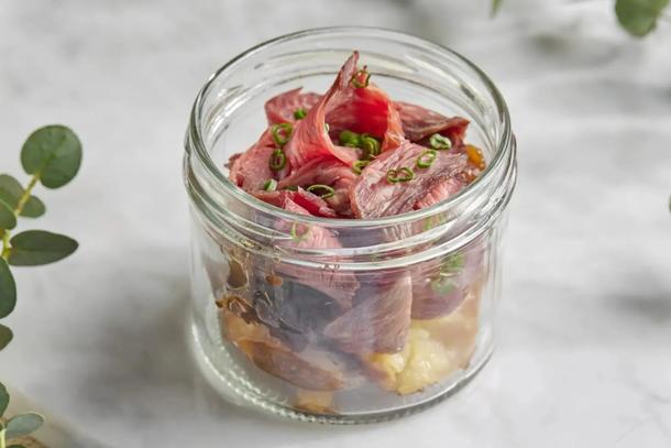 Салат с говядиной, кукурузой и сметаной Салат с говядиной, кукурузой и сметаной