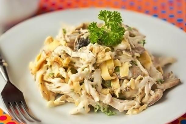 Блинный с куриной грудкой копченой