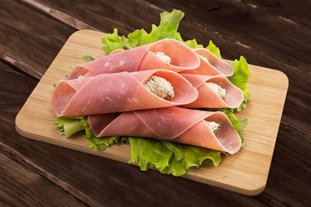 Ветчинные рулетики с фисташковым кремом