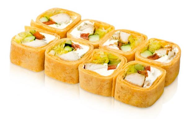 Ролл из тортильи с индейкой