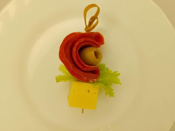 Канапе Пеперони