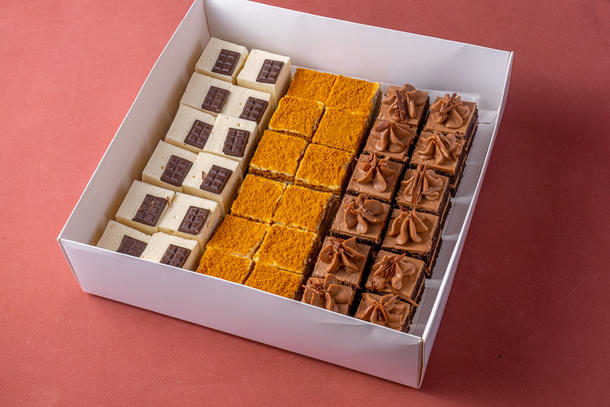 Бокс ассорти пирожных классика Бокс ассорти пирожных классика