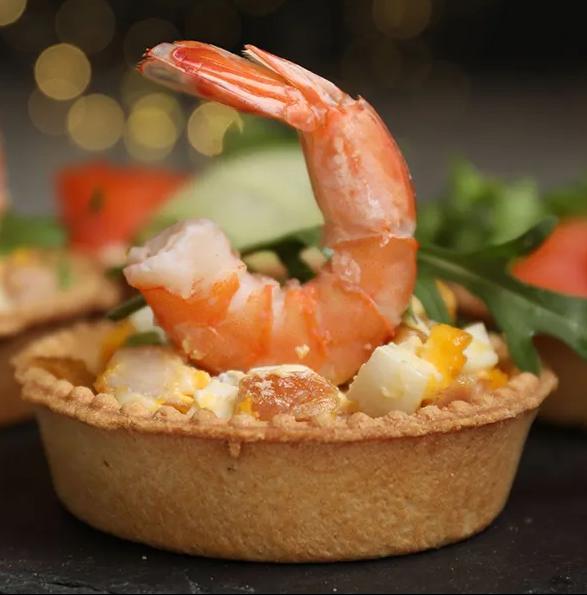 Тарталетки с креветками и сыром