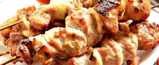 Мини-шашлычок из свинины в ореховом соусе Мини-шашлычок из свинины в ореховом соусе