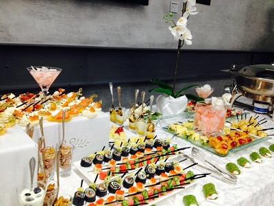 Томаты "Черри" с моцареллой и соусом "Песто" Томаты "Черри" с моцареллой и соусом "Песто"