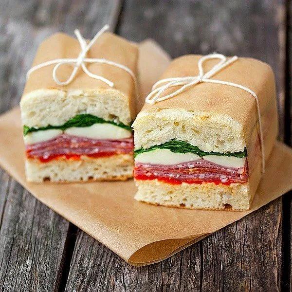 Мини-сэндвич с сырным муссом и томатами