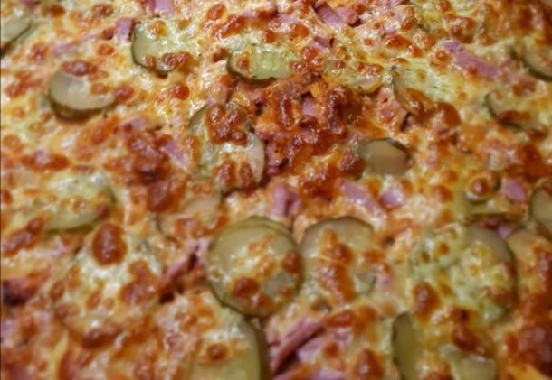 Пицца с ветчиной и сыром Пицца с ветчиной и сыром