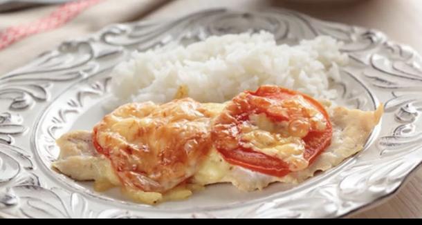 Куриное филе запеченное с сыром и рисом Куриное филе запеченное с сыром и рисом
