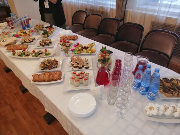 Праздничный фуршетный сет с горячими закусками на 25-30 персон в Екатеринбурге