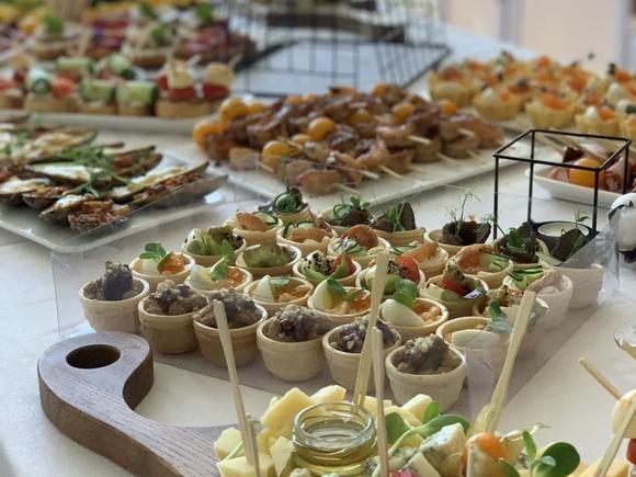 Фуршетный сет "60 разных закусок" на 10 персон в Тюмени