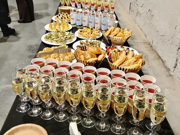 Фуршет с обслуживанием на 15 персон в Екатеринбурге