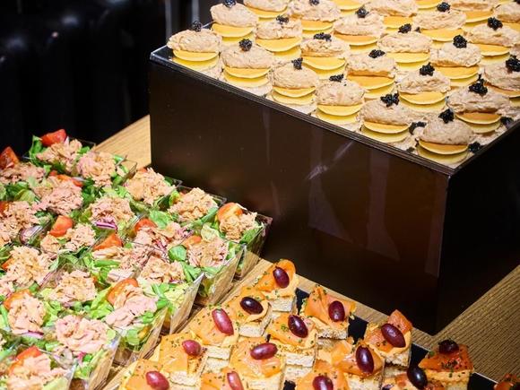 Легкое и разнообразное фуршетное меню на 10 персон в Екатеринбурге