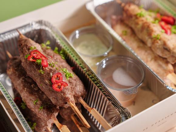 Недорогой фуршетный сет с горячими закусками на 8-12 персон в Екатеринбурге