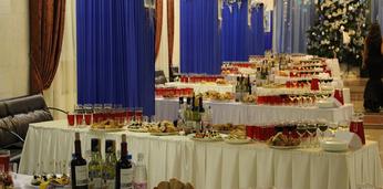 Сытный фуршет с горячими закусками с обслуживанием на 28-32 персон