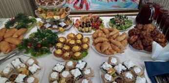 Праздничный фуршетный сет с горячими закусками на 12 персон