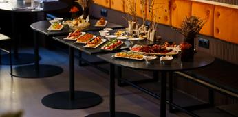 Сытный фуршет с горячими закусками на 15 персон