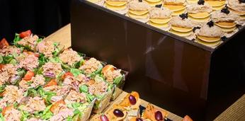 Легкое и разнообразное фуршетное меню на 20 персон