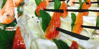 Фуршет с горячими закусками и десертами на 35 персон 