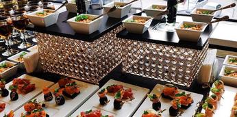 Премиальный фуршет с горячими закусками и обслуживанием на 40 персон