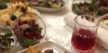 Доставка блюд и напитков на 4 персоны