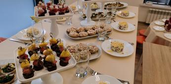 Доставка блюд и напитков на 11 персон