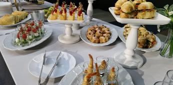 Праздничный фуршетный сет на 12 персон премиум