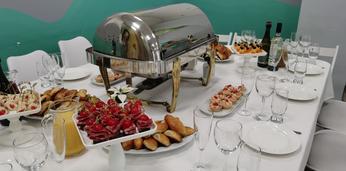 Доставка блюд и напитков на 27 персон