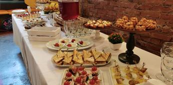 День рождения с тортом и напитками на 8 персон