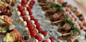 Недорогой фуршетный сет с горячими закусками на 20 персон